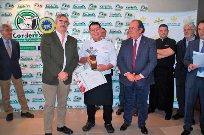 «El chef Luis Miguel García Vilchez gana el XII Premio Espiga Corderex-Caja Rural de Extremadura»